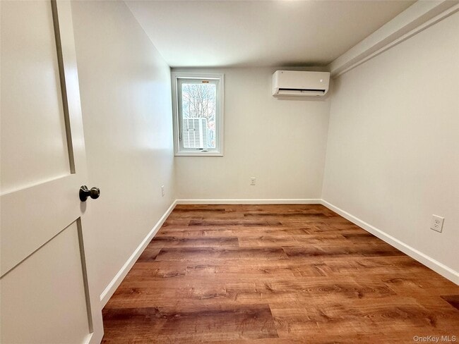 Building Photo - 728 US-6