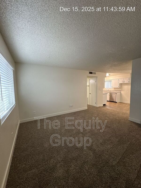 Foto del edificio - 809 Monarch Cir