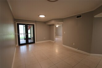 Building Photo - 15495 N Miami Lakeway