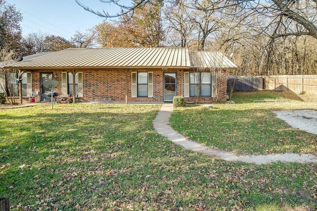 Building Photo - One Side of Very Nice Duplex West Granbury- 2 Bed, 2 Bath- 76049