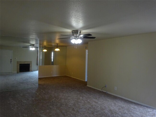 Building Photo - 9797 Leawood Blvd