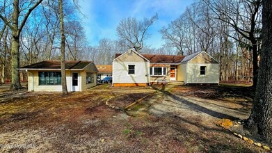 Building Photo - 12 Anderson Dr