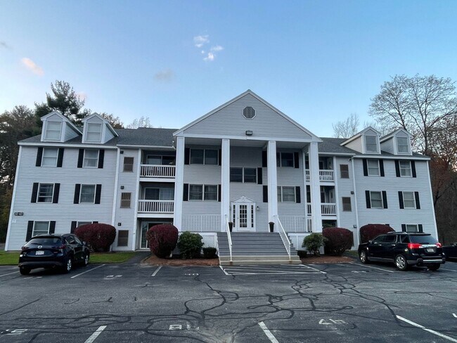 Building Photo - 10% Off First Month's Rent! Beautifully Ma...