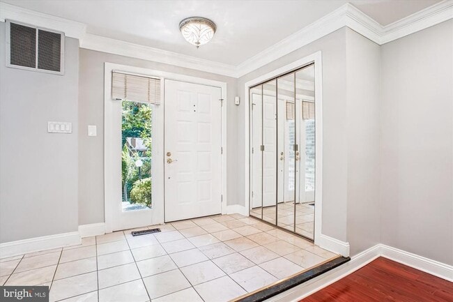 Building Photo - 3809 Hemlock Way