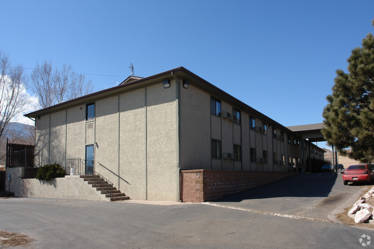 Building Photo - Raintree Apartments