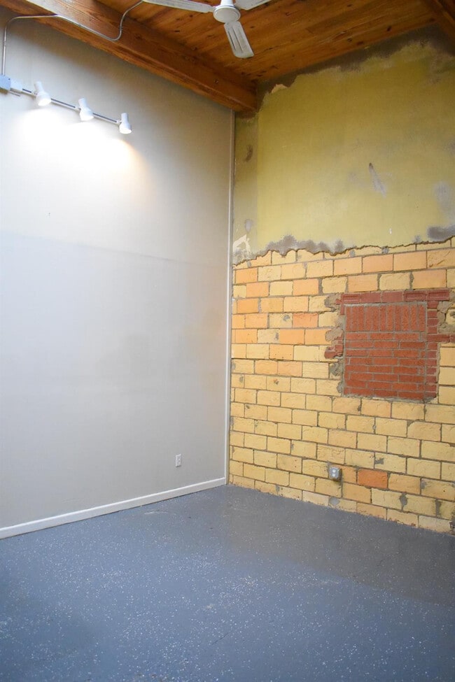 Building Photo - 1401 Avenue J