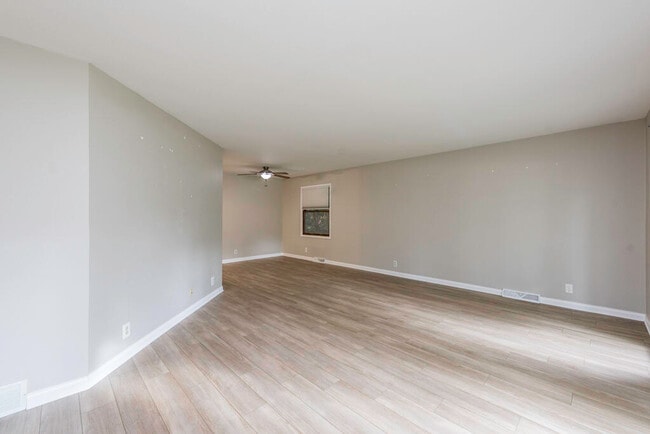 Building Photo - 8929 42 Ct