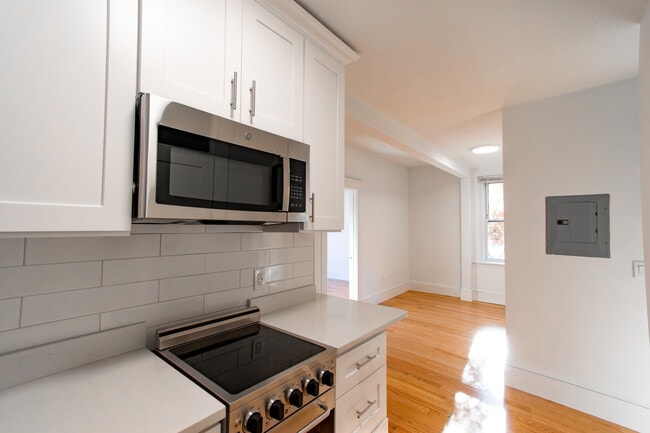 Building Photo - 175 Hemenway St