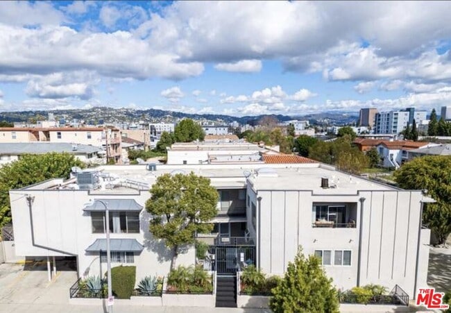 Foto del edificio - 8635 Cashio St