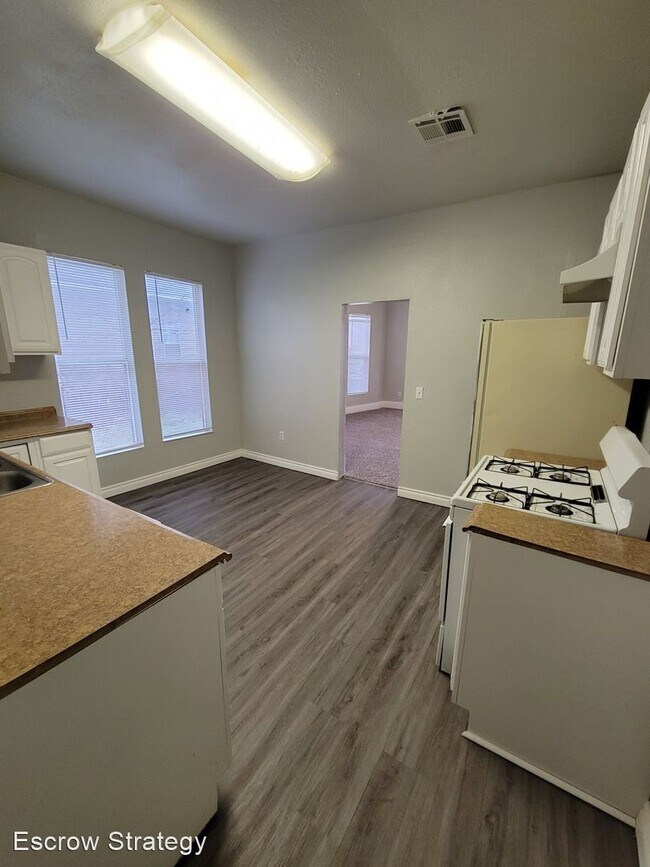 Building Photo - 2 br, 1 bath House - 17 E Thatcher