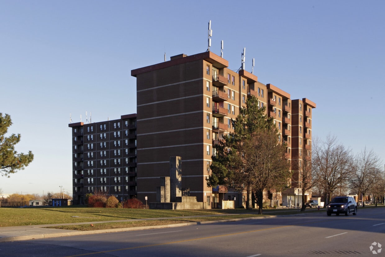 Building Photo - 15 Eastbourne Dr