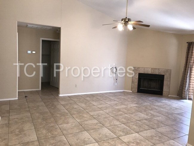 Building Photo - Charming Home in Brookfield West I