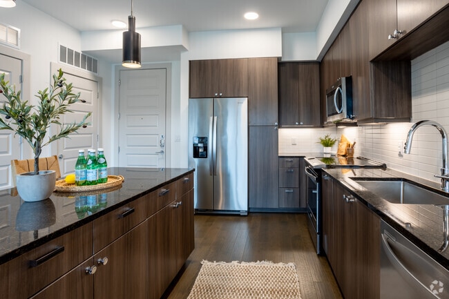 1BR, 1BA - 746SF - Alexan Waterloo Apartments