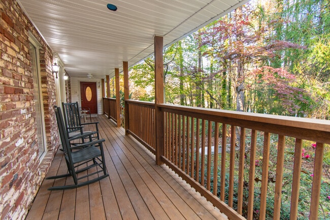 Entry - 4747 Knollwood Dr NW