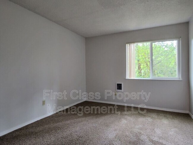 Building Photo - 3618 SW BEAVERTON HILLSDALE HWY