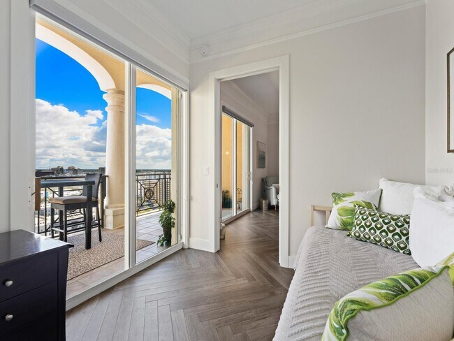 Vista desde la habitación de invitados - 750 N Tamiami Trl