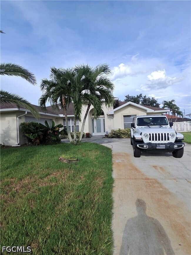 Building Photo - 905 SW 8th Ct