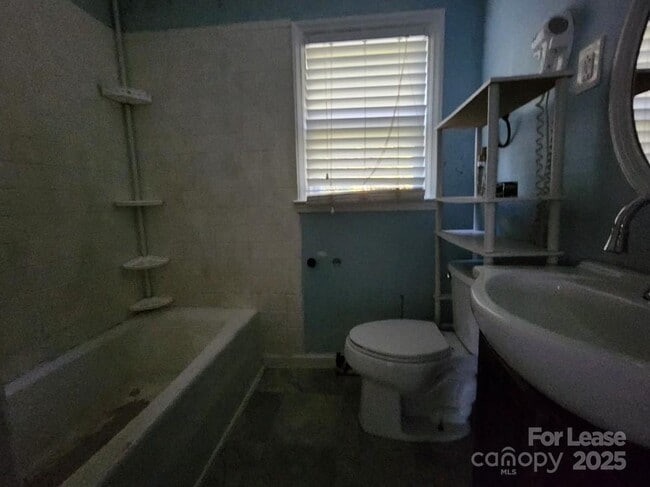 Foto del edificio - 3337 Eastway Dr