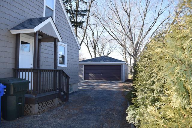 Building Photo - 2 bedroom in Carpentersville IL 60110