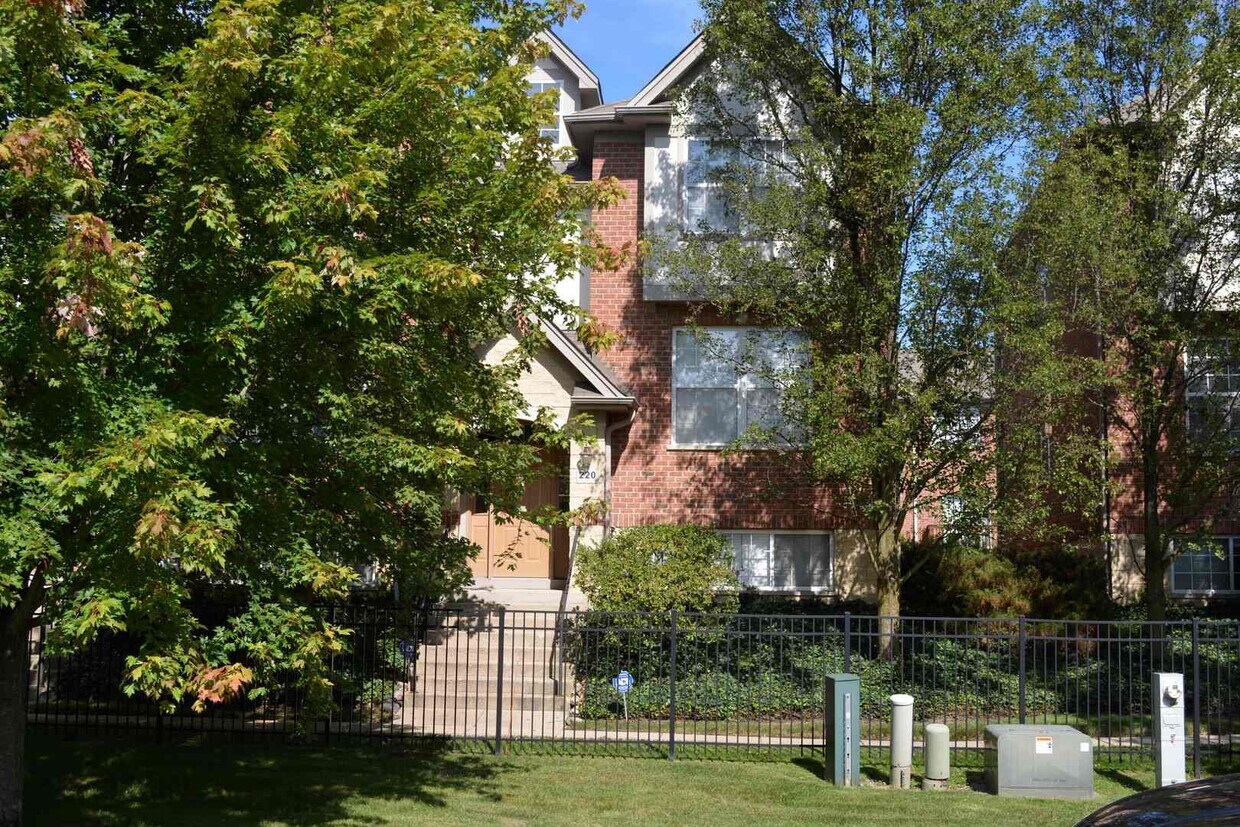 Foto principal - 220 River Front Dr