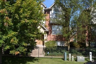 Building Photo - 220 River Front Dr