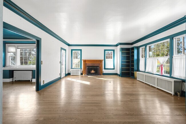 Foto del edificio - 2004 Hillcrest Rd