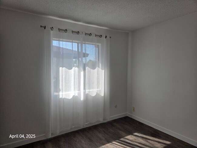 Foto del edificio - 5909 Nogal Ave