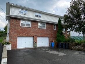 Building Photo - 83 Maple Ave