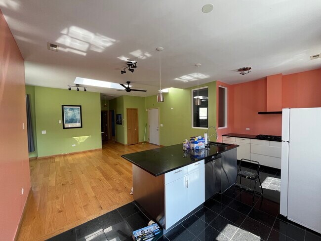 Foto del edificio - 5449 N Broadway St
