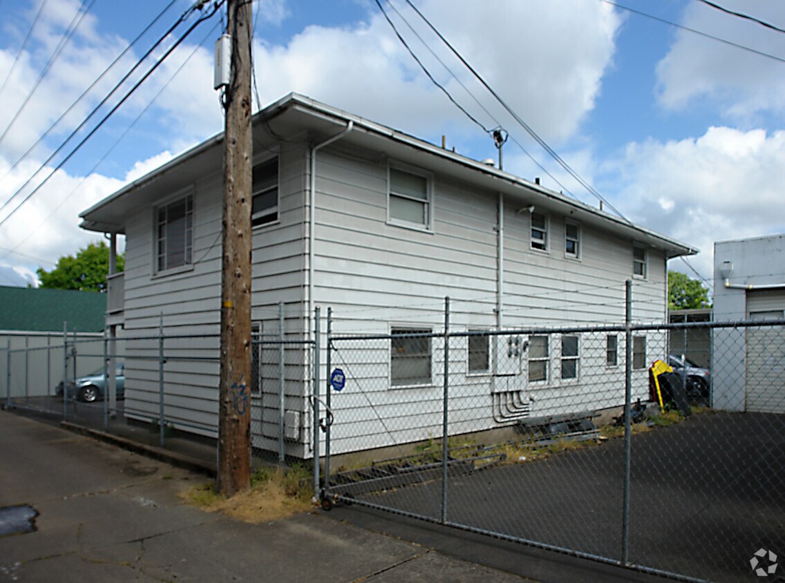 Building Photo - 1474 1/2 W 6th Ave