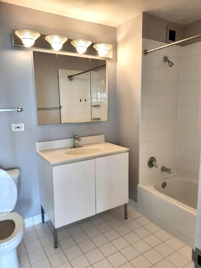 Bathroom - 2 E Erie St