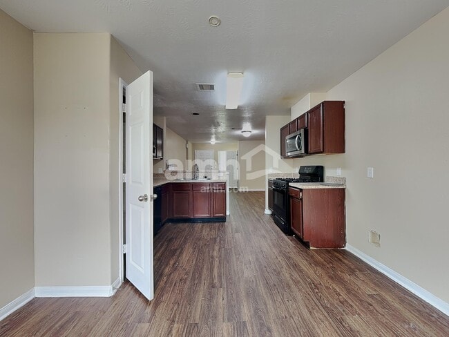 Building Photo - 22270 Queenbury Hills Dr