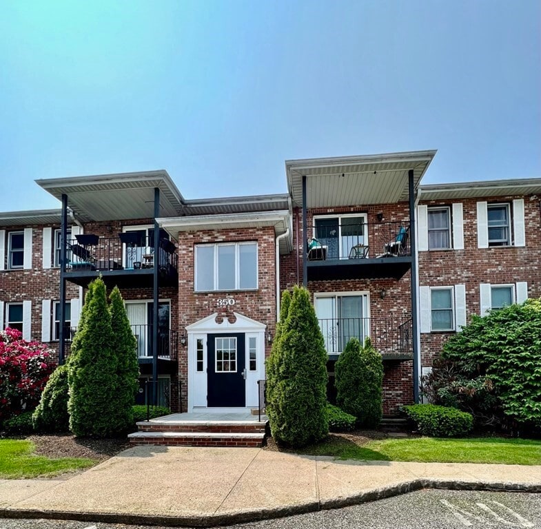 350 Neponset St Unit A, Canton, MA 02021 Condo for Rent in Canton, MA