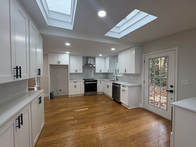 Building Photo - Sophisticated Tri-Level Home in Stuart Heights — Modern Comfort & Timeless Charming 4 bedroom 3 b...