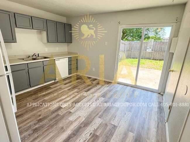 Building Photo - AVAILABLE NOW! East Norman 2 bed/1.5 Bath ...