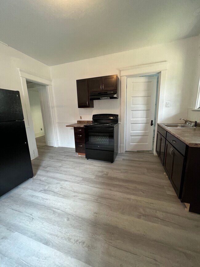 Foto del edificio - 349 W 8th St