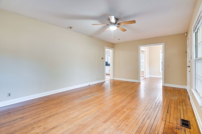 Building Photo - Urban Farmhouse - 2BD/2BA - Work Shop - Hu...