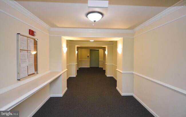 Foto del edificio - 14100 Farnsworth Ln