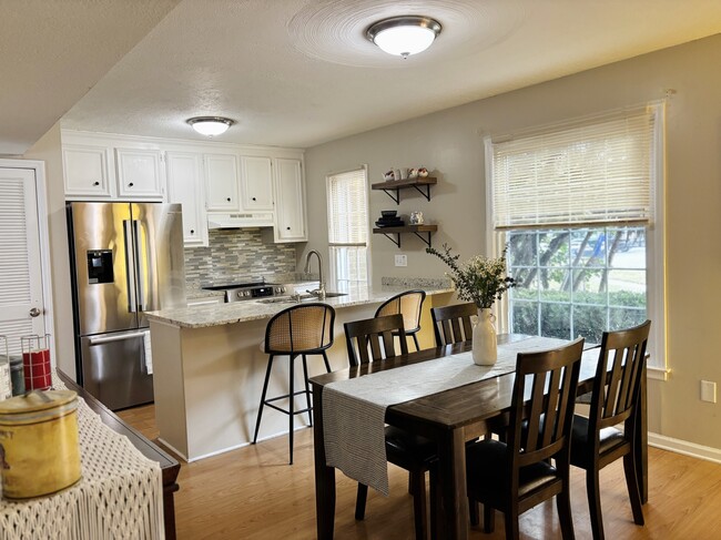 Foto del edificio - 904 Beresford Ct