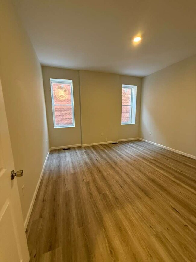 Foto del edificio - "Charming 2-Bed/1 bath Multiplex Gem on Nebraska Ave - 1000 Sq Ft of Comfort in St. Louis!" BENTO...