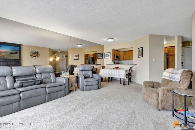 Building Photo - 2bd, 1.5b | Downtown Living With Spectacular Views!