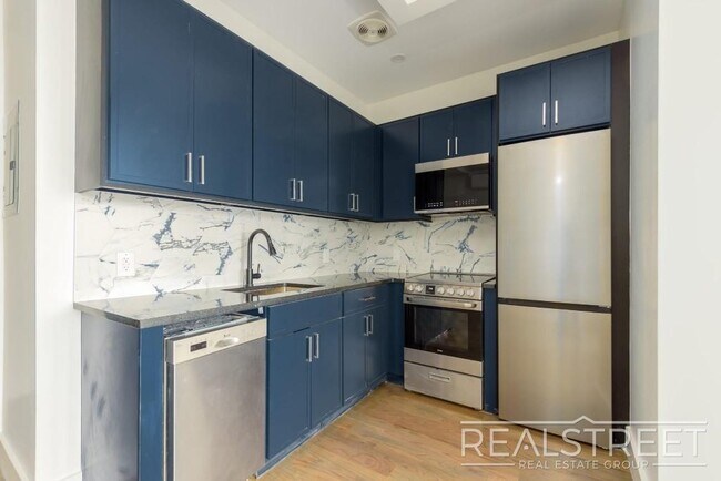 Foto del edificio - 1734 Nostrand Ave