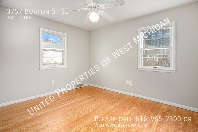 Building Photo - Available Now | Quaint 3 Bedroom, 1.5 Bath...