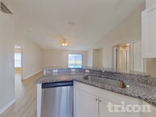 Building Photo - 102 Milton Pl