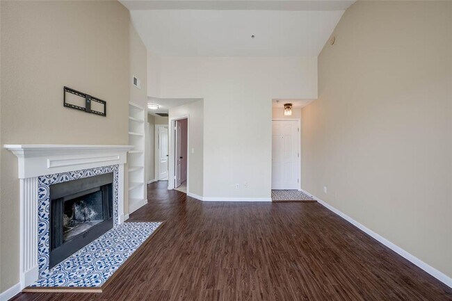 Building Photo - 6000-8 Shepherd Mountain Cove