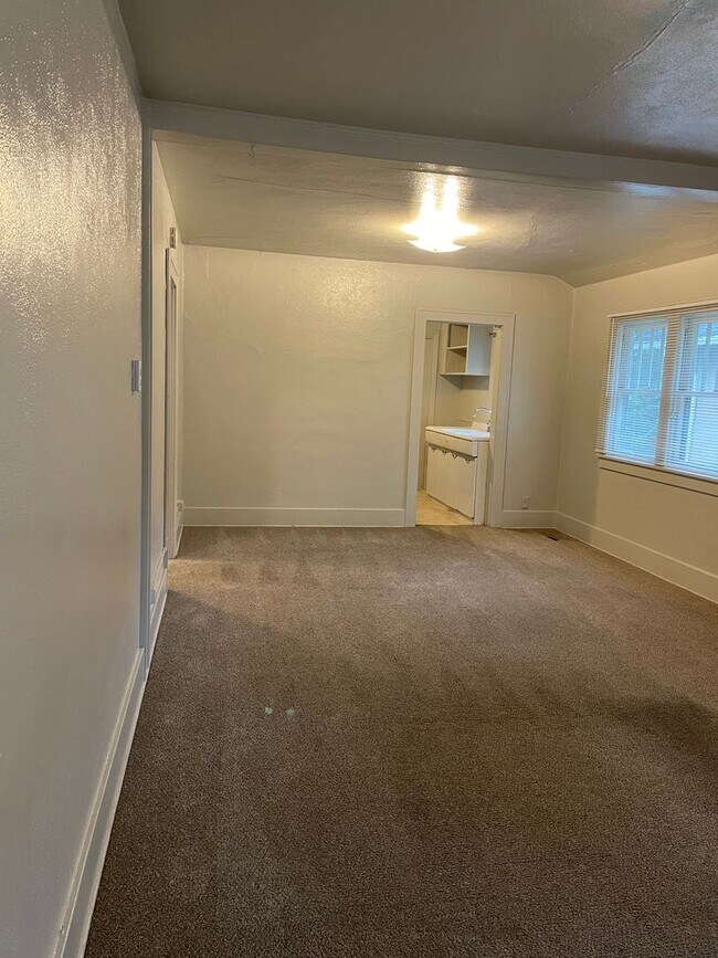 Foto del edificio - STUDENTS WELCOME! 1 Block North of CSU - Tenant Only Pays Trash