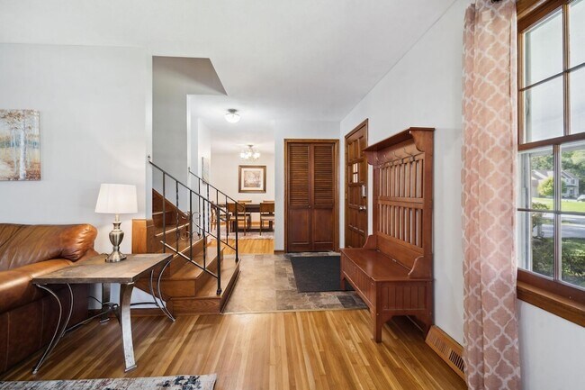 Building Photo - 10527 Morgan Ave S