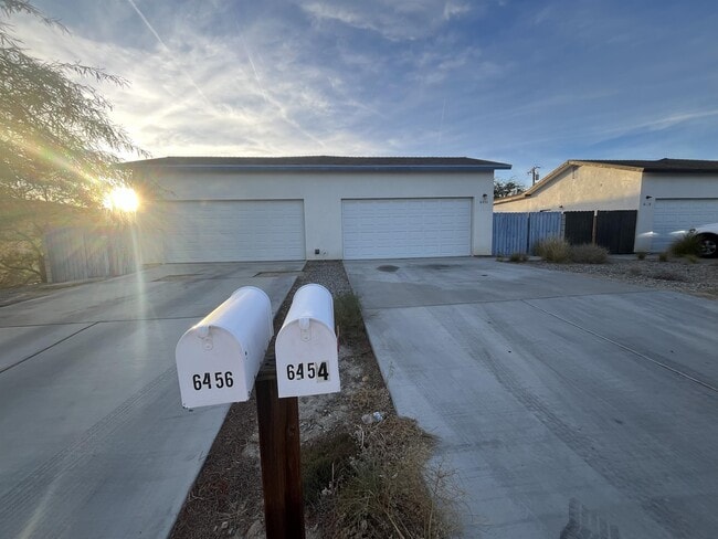 Building Photo - 6454 Palm View Ave