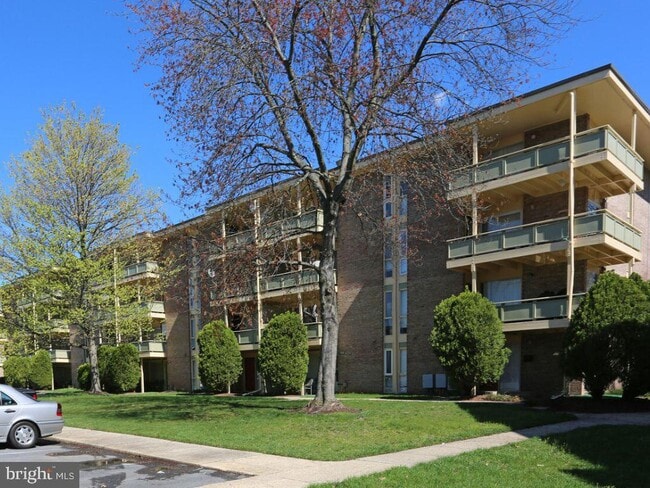 Foto del edificio - 7210 Donnell Pl