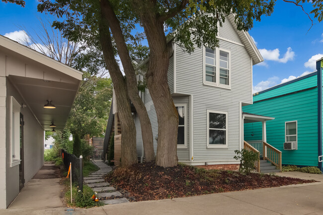 Building Photo - 609 Frankfort Ave